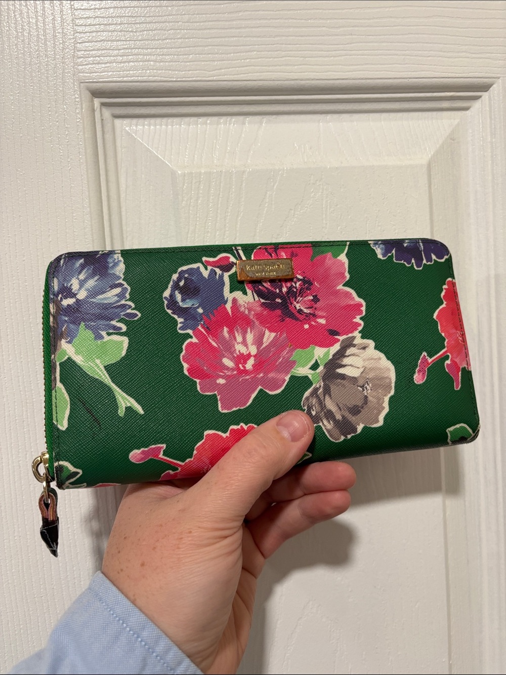 kate spade green floral zip-around wallet with pink blooms *broken zipper pull*